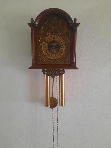Duitse pendule klok beschikbaar voor biedingen