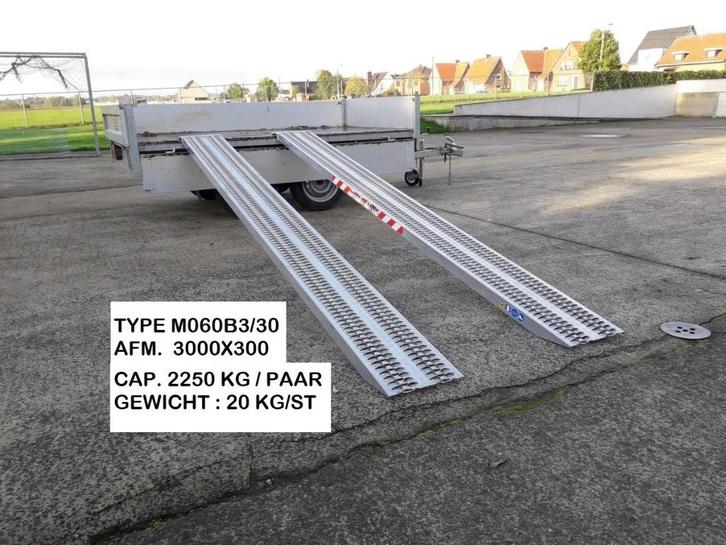 Alu. oprijplaat type M060B3/30 afm. 3000x300 cap 2250 kg, Hobby en Vrije tijd, Overige Hobby en Vrije tijd, Nieuw, Ophalen