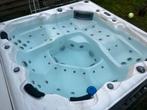 Jacuzzi voor 5 personen, Enlèvement, Utilisé, Fixé