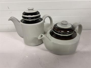 A5811. Arabia Karelia theepot en koffiepot beschikbaar voor biedingen