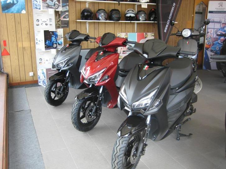GTS sirocco a 1.799 € de stock en 25 km garantie 3 ans, Fietsen en Brommers, Scooters | Overige merken, Nieuw, Klasse A (25 km/u)