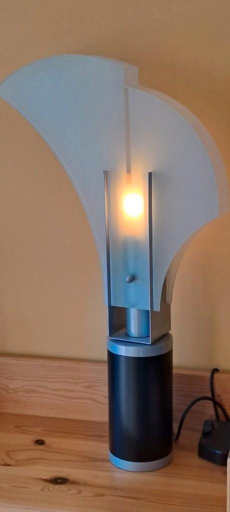 Moderne tafellamp in korting, Huis en Inrichting, Lampen | Tafellampen, Zo goed als nieuw, 50 tot 75 cm, Glas, Metaal, Ophalen