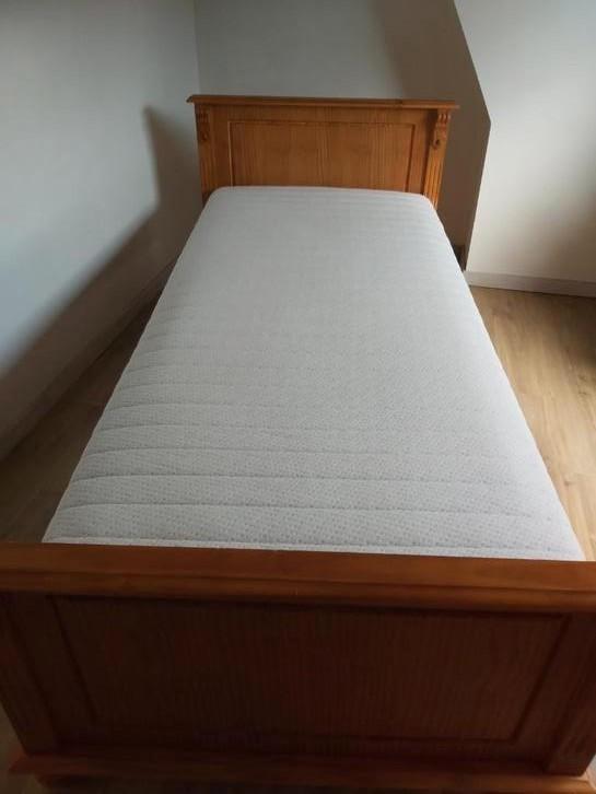 Bed en kast voor 1 persoon 90 x 200  houtenmeubels, Huis en Inrichting, Slaapkamer | Bedden, Gebruikt, Eenpersoons, 90 cm, 200 cm