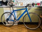 Blauwe fiets gereden door een liefhebber, Zo goed als nieuw