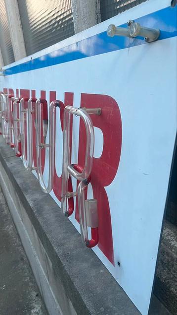 Frituur Neon beschikbaar voor biedingen