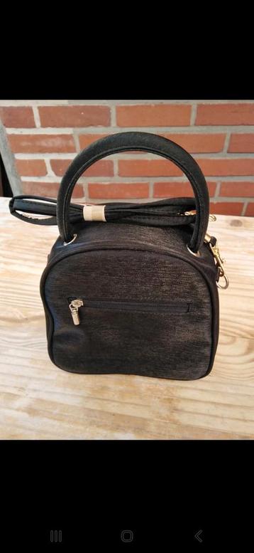 Dameshandtas  beschikbaar voor biedingen