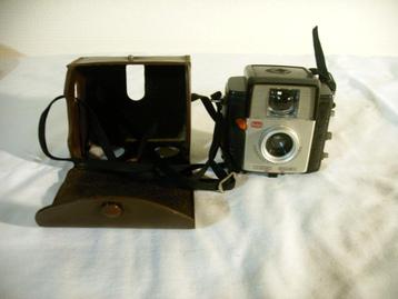 Kodak Brownie Starlet fotocamera in tasje beschikbaar voor biedingen