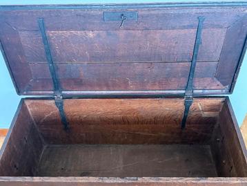 Antieke trouwkist van massief walnoot beschikbaar voor biedingen