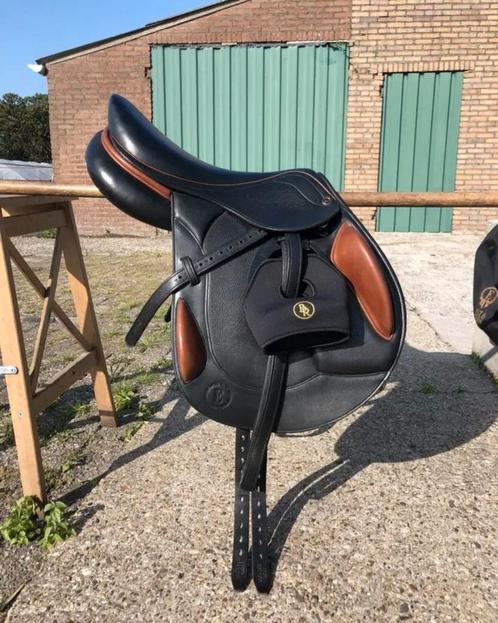 Spring eventingzadel 17 inch, Dieren en Toebehoren, Paarden en Pony's | Zadels, Zo goed als nieuw, Springen, Ophalen of Verzenden