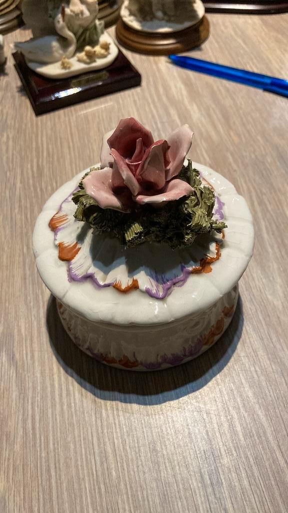 Zeer  mooie italians ronde doosje Bassano  Italie, Antiek en Kunst, Antiek | Keramiek en Aardewerk, Ophalen of Verzenden