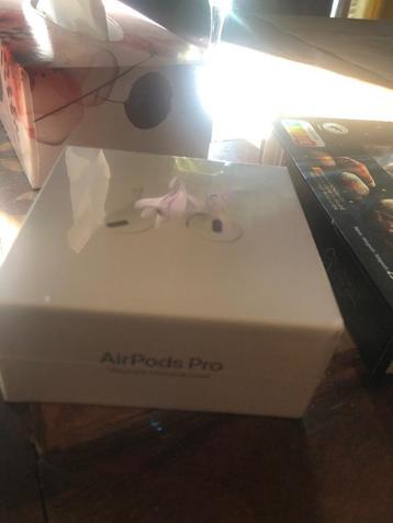 AirPods Pro - nieuw in verpakking  beschikbaar voor biedingen