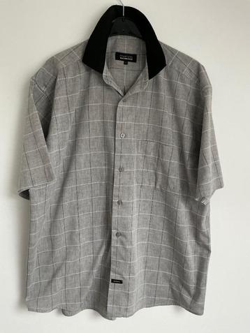 Oversized hemd L beschikbaar voor biedingen