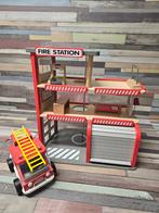Caserne de pompiers en bois Hape, Enfants & Bébés, Enlèvement, Utilisé, Bois