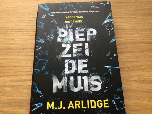 M.J. Arlidge - Piep zei de muis - goede staat, Livres, Thrillers, Utilisé, Enlèvement ou Envoi