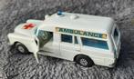 Ambilance Matchbox. Mercedes, Hobby en Vrije tijd, Modelauto's | 1:43, Ophalen of Verzenden, Zo goed als nieuw, Auto, Matchbox