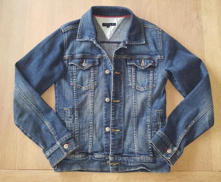 Jeansvest / jeansjas Tommy Hilfiger maat 152 IN NIEUWSTAAT, Kinderen en Baby's, Kinderkleding | Maat 152, Jongen of Meisje, Jas