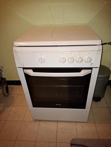 Gasfornuis met oven, Elektronische apparatuur, Fornuizen, Ophalen, 4 kookzones, Zo goed als nieuw, Gas