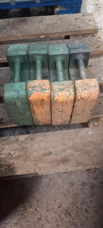 4 masses jerrican 20kg  beschikbaar voor biedingen