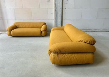 Sesann bouclé sofa Gianfranco Frattini -  Cassina, set van 2 beschikbaar voor biedingen