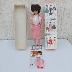 BARBIE POP 850 BUBBLE CUT BRUIN + ACCESSOIRES + DOOS 1962, Kinderen en Baby's, Speelgoed | Poppen, Ophalen of Verzenden, Gebruikt
