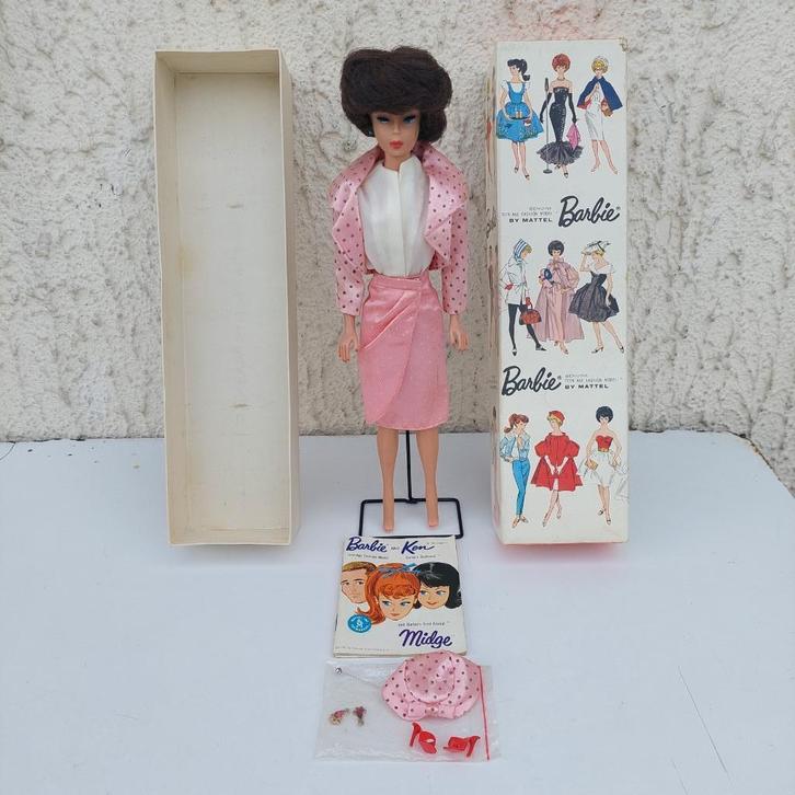 BARBIE POP 850 BUBBLE CUT BRUIN + ACCESSOIRES + DOOS 1962, Kinderen en Baby's, Speelgoed | Poppen, Gebruikt, Barbie, Ophalen of Verzenden