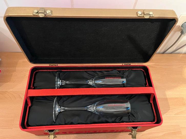 PIPER HEIDSIECK koffer met 2champagneglazen uitgave 2008🥂🧳, Verzamelen, Merken en Reclamevoorwerpen, Verpakking, Ophalen