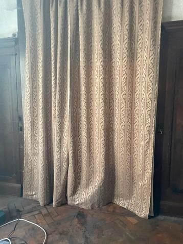 Rideaux Antique beschikbaar voor biedingen