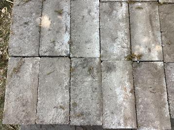 Betonblokken beschikbaar voor biedingen