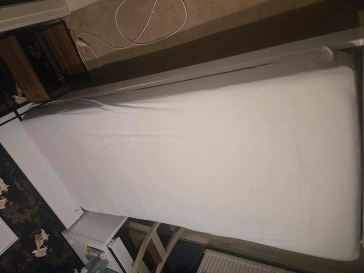 Één persoonsbed + lattenbodem + matras, Huis en Inrichting, Slaapkamer | Bedden, Zo goed als nieuw, Ophalen