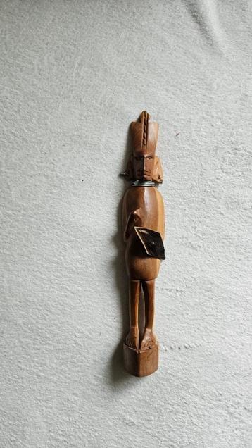Handgesneden Houten Beeld beschikbaar voor biedingen