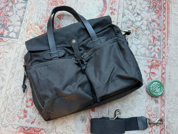 Nieuw Filson 24 Hour Tin Cloth Briefcase Black Bag Tas, Bijoux, Sacs & Beauté, Sacs | Sacs à bandoulière, Neuf, Noir, Enlèvement ou Envoi