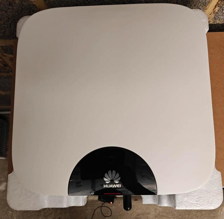 Huawei omvormer SUN2000L-3KTL, Doe-het-zelf en Bouw, Zonnepanelen en Toebehoren, Gebruikt, Ophalen