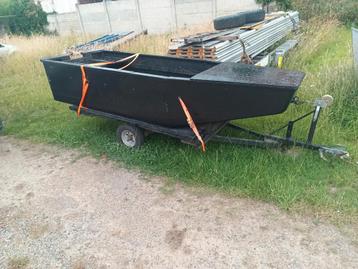 Vissers bootje polyester beschikbaar voor biedingen