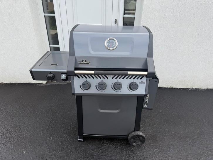 Napoleon Freestyle 425 SB Met Zijbrander, Tuin en Terras, Gasbarbecues, Zo goed als nieuw, Ophalen
