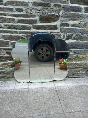 Vieux miroir bizauté beschikbaar voor biedingen