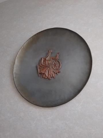 Rond metalen muurbord sixties met spinster beschikbaar voor biedingen