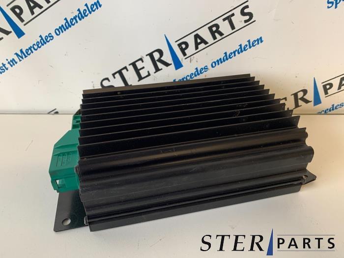 Amplificateur radio d'un Mercedes E-Klasse, Autos : Pièces & Accessoires, Enlèvement ou Envoi, 3 mois de garantie, Utilisé, Mercedes-Benz