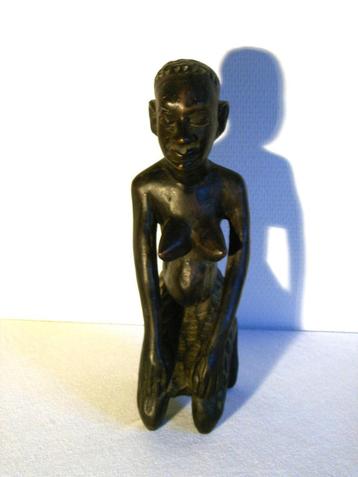 Congolees beeld van zwangere vrouw beschikbaar voor biedingen