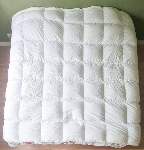 Groot winterdekbed met veren en dons, Huis en Inrichting, Slaapkamer | Beddengoed, Gebruikt, Deken of Dekbed, Tweepersoons, Wit