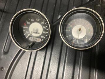Vw karmann ghia snelheidsmeter en klok  beschikbaar voor biedingen