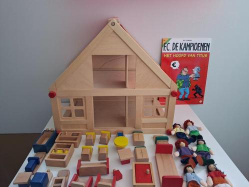 Houten poppenhuis 23 delig incl 6 houten poppetjes, Enfants & Bébés, Jouets | Maisons de poupées, Comme neuf, Maison de poupées