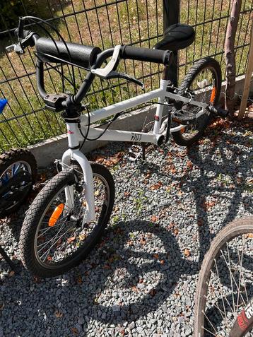 Bmx fiets met stunt stuur beschikbaar voor biedingen