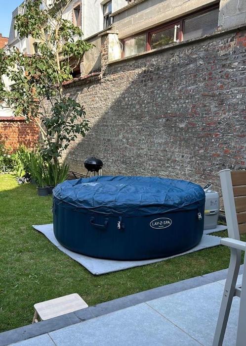 Opblaasebare Jacuzzi, Tuin en Terras, Overige Tuin en Terras, Zo goed als nieuw, Ophalen