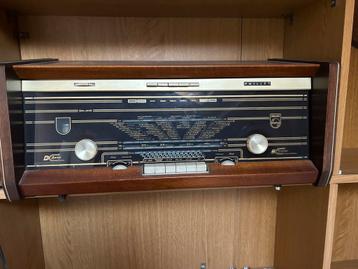 Vintage radio beschikbaar voor biedingen