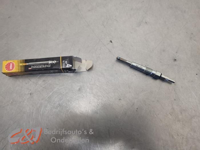 Gloeikaars van een Opel Vivaro, Auto-onderdelen, Motor en Toebehoren, Opel, Gebruikt, Ophalen of Verzenden