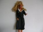 Vintage Barbie pop Mattel met 2 kleedjes en een blouse, Verzamelen, Poppen, Ophalen of Verzenden, Pop