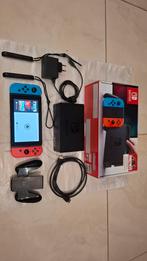 Nintendo Switch V1 in zeer goede staat met doos, Games en Spelcomputers, Ophalen of Verzenden, Zo goed als nieuw