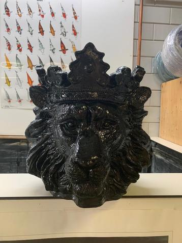 Bloempot Leeuwenkop Zwart kroon detail groot beschikbaar voor biedingen