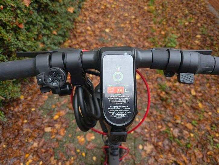 Ninebot E-step type F3 pro eventueel ruil met ipho.e 15pro o, Fietsen en Brommers, Steps, Ophalen