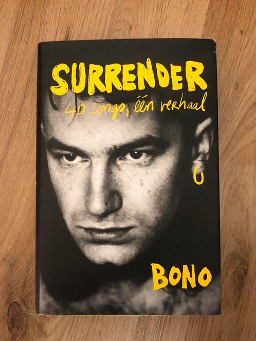 Bono - Surrender 40 songs, één verhaal., Boeken, Biografieën, Zo goed als nieuw, Ophalen of Verzenden